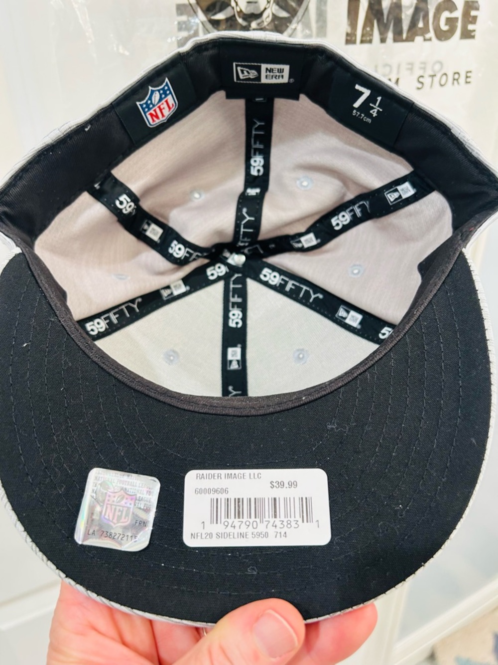 NWT Las Vegas Raiders New Era 59FIFTY Fitted Hat 7 1/4 Grey 2020 Sideline - Picture 7 of 9